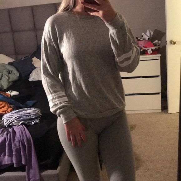 Forever 21 Tops - WINTER CLOTHES NEED TO GO